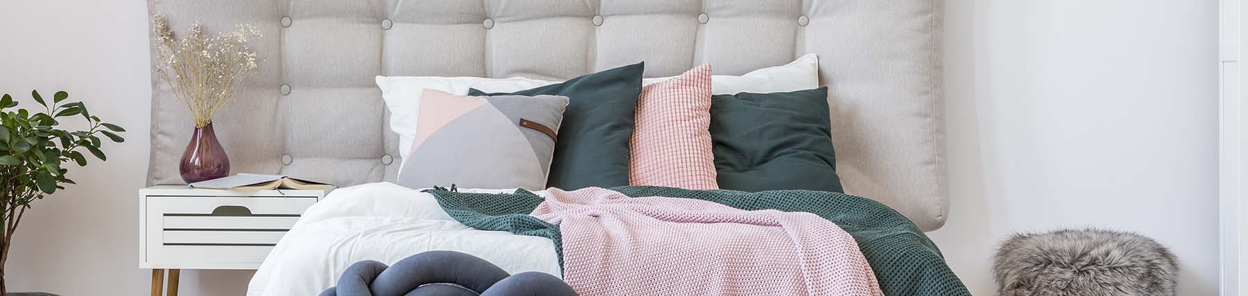 Green and pink bedroom